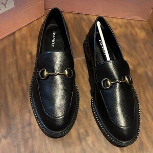 Lisa Vicky Zany Loafers, Black leather Size 9.5 (New in Box)